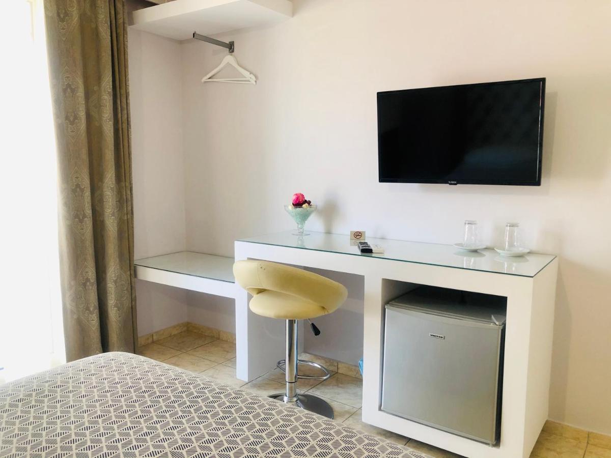 Lovely Apartments Patras Esterno foto